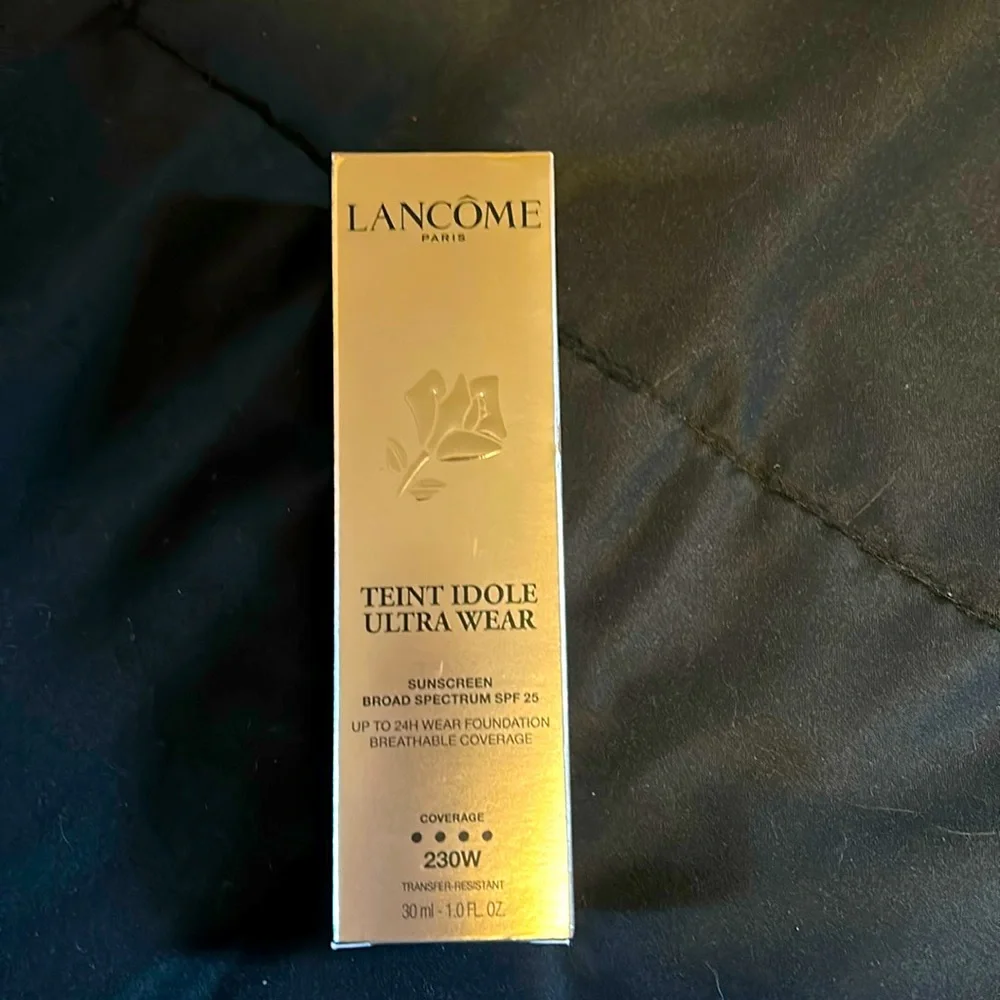 New-Lancôme Ultra Wear Foundation 230W
